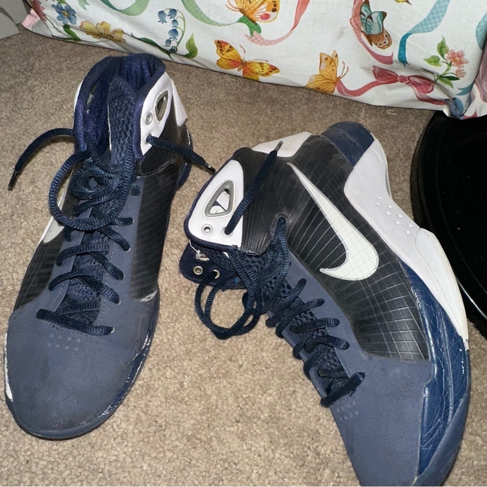 Nike Hyperdunks - Picture 3 of 6